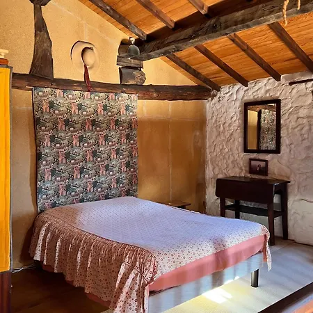 Villa Maison Charmante à Avec Piscine Partagée.