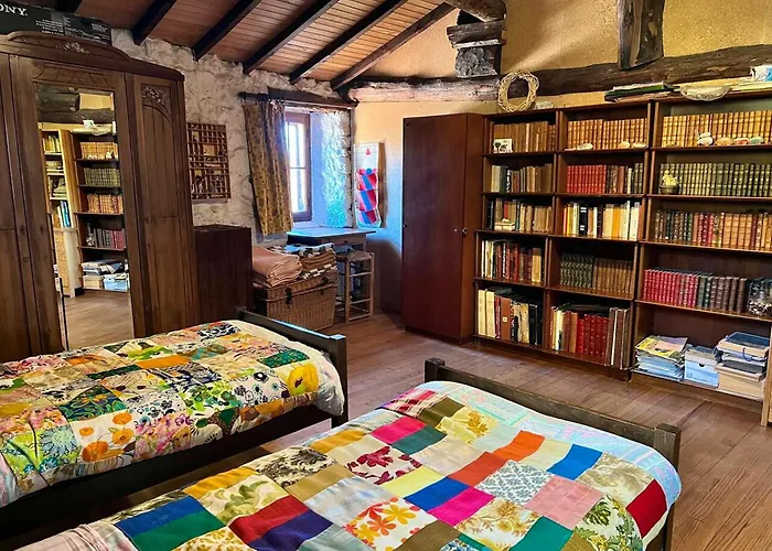 Maison Charmante A Avec Piscine Partagee.